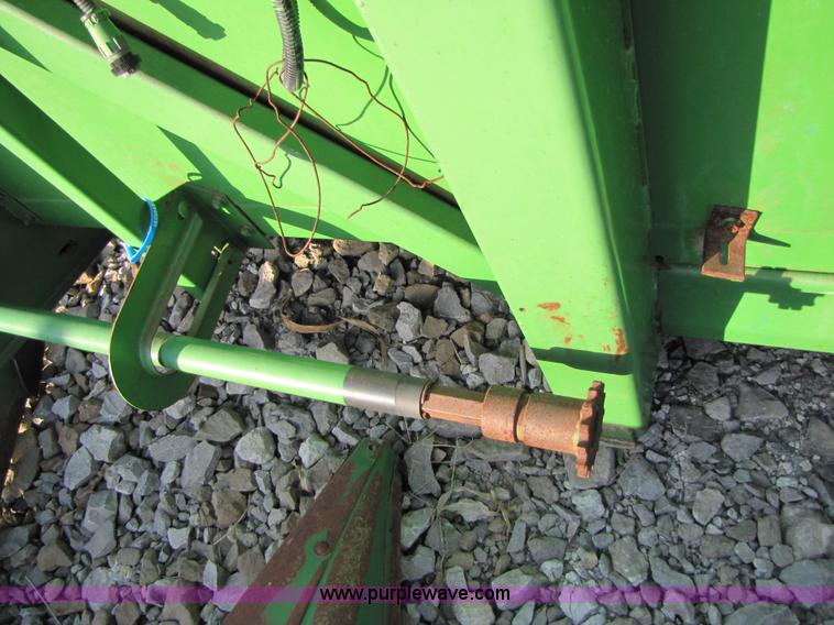 image for item B2003 John Deere 653A row crop header