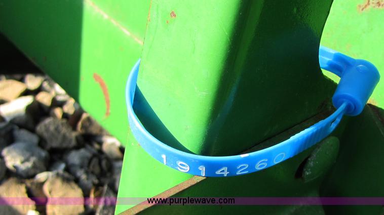 image for item B2003 John Deere 653A row crop header