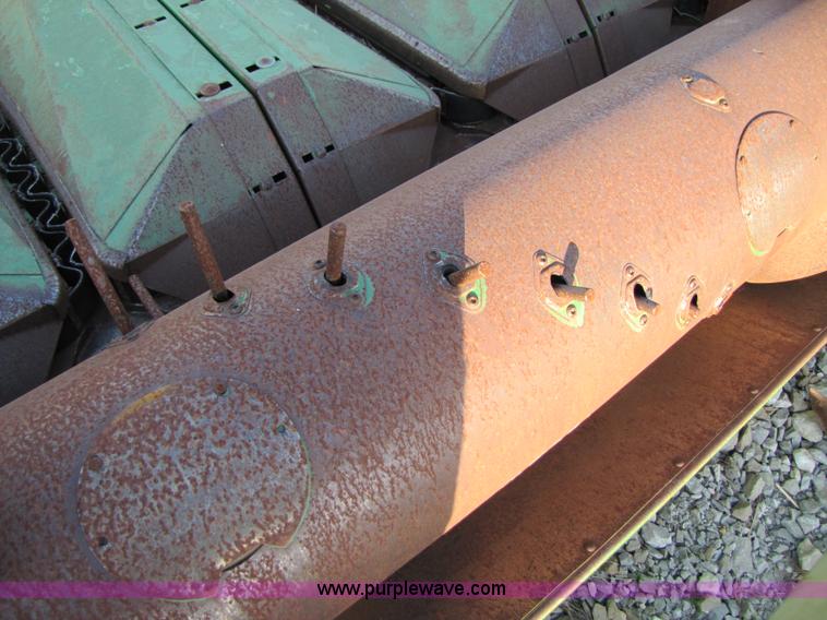 image for item B2003 John Deere 653A row crop header