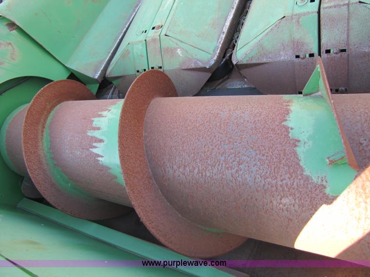 image for item B2003 John Deere 653A row crop header