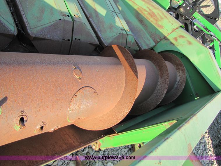 image for item B2003 John Deere 653A row crop header