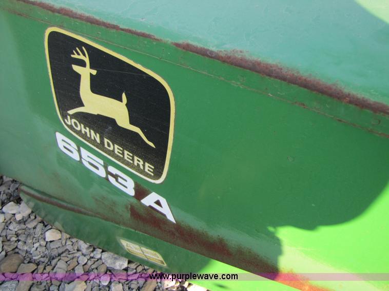 image for item B2003 John Deere 653A row crop header