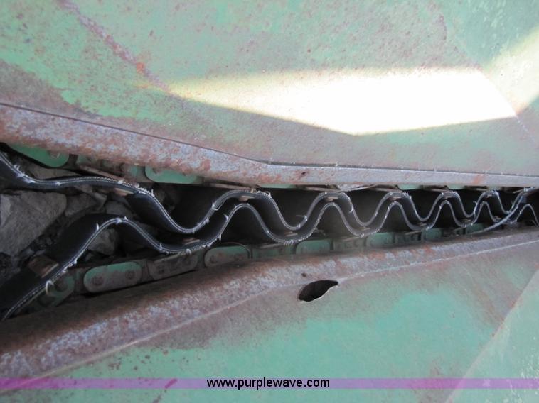 image for item B2003 John Deere 653A row crop header