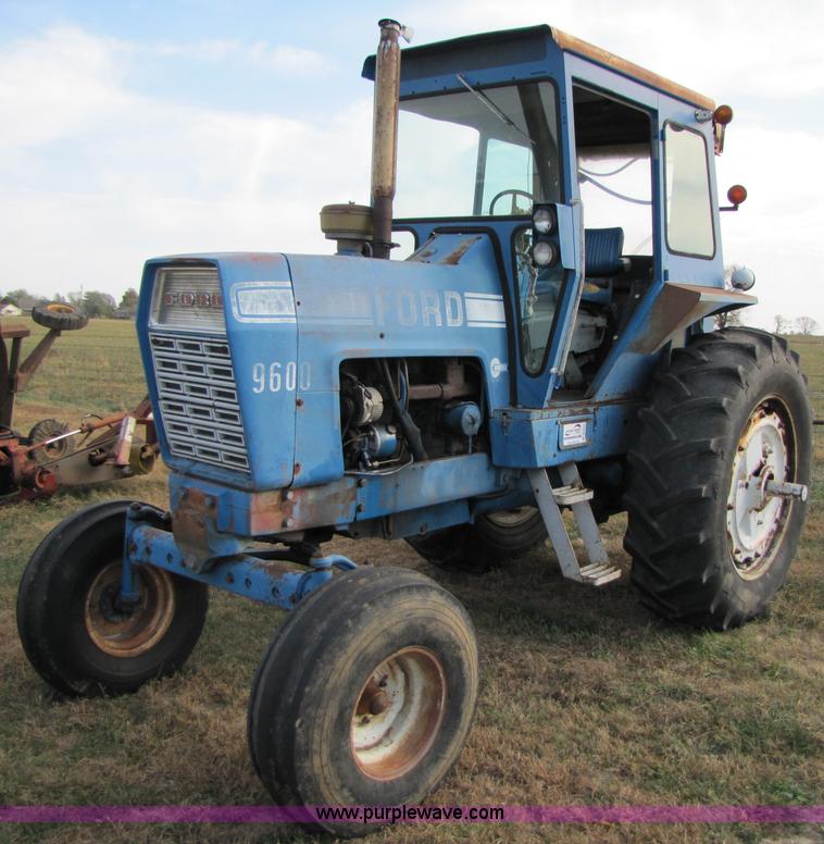 image for item B2004 1975 Ford 9600 tractor