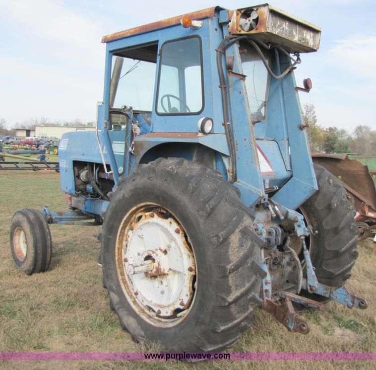 image for item B2004 1975 Ford 9600 tractor