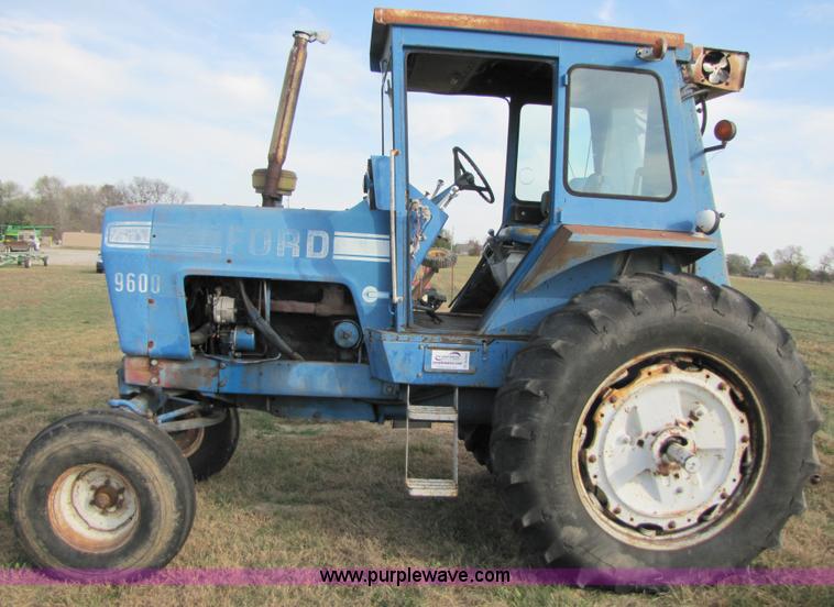 image for item B2004 1975 Ford 9600 tractor