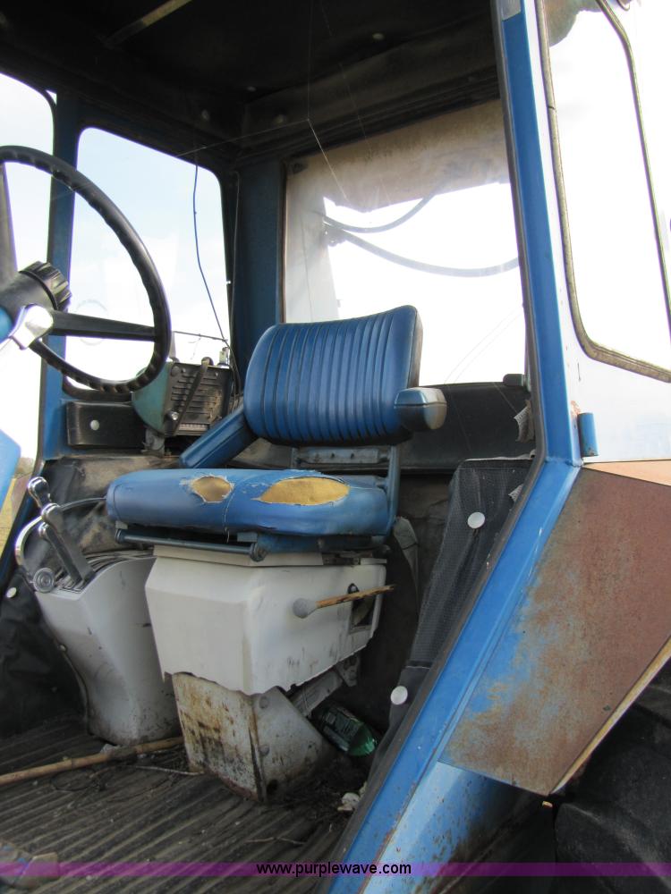 image for item B2004 1975 Ford 9600 tractor