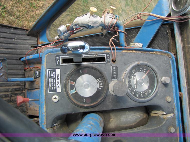image for item B2004 1975 Ford 9600 tractor