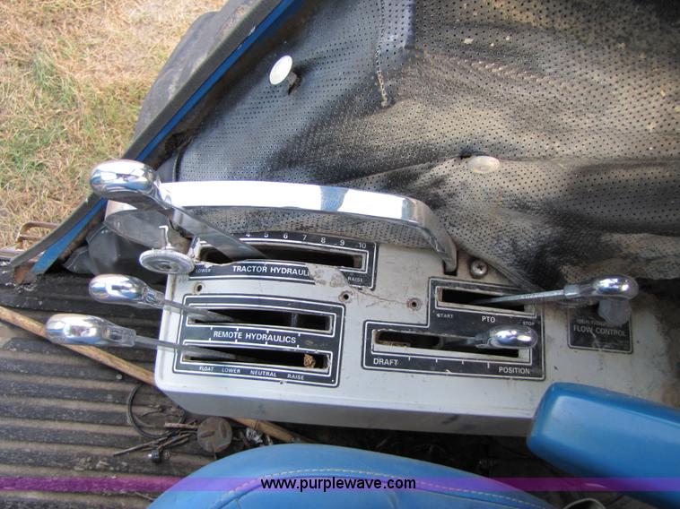 image for item B2004 1975 Ford 9600 tractor