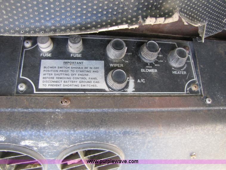 image for item B2004 1975 Ford 9600 tractor