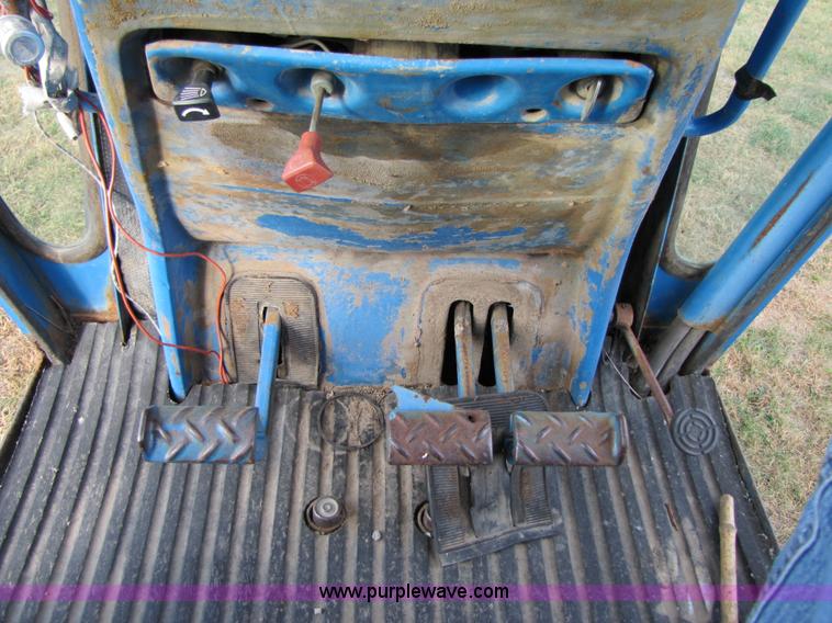 image for item B2004 1975 Ford 9600 tractor