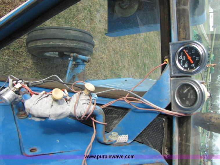 image for item B2004 1975 Ford 9600 tractor