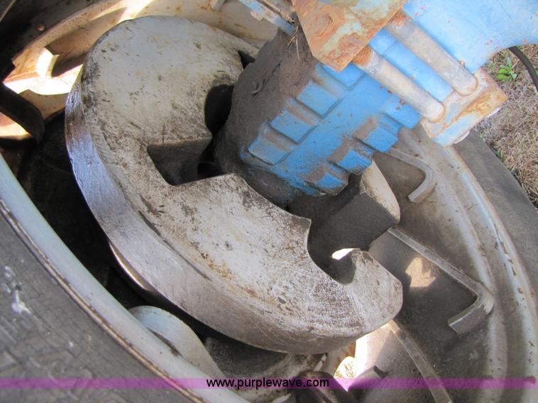 image for item B2004 1975 Ford 9600 tractor