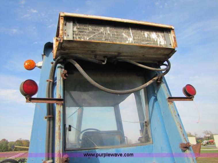 image for item B2004 1975 Ford 9600 tractor