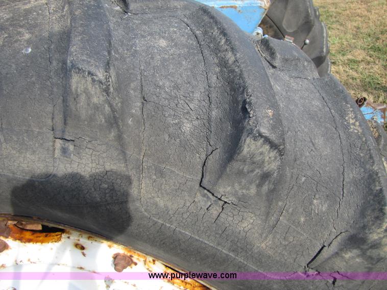 image for item B2004 1975 Ford 9600 tractor