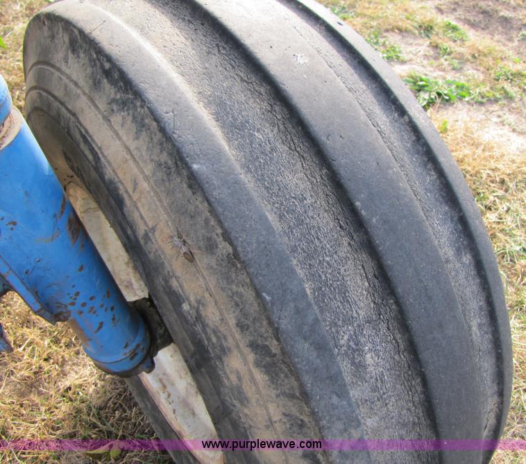 image for item B2004 1975 Ford 9600 tractor