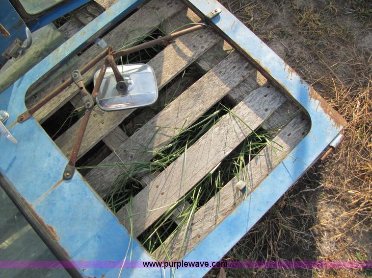 image for item B2004 1975 Ford 9600 tractor