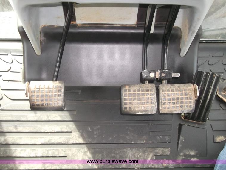 image for item B5063 2007 Challenger MT665B MFWA tractor