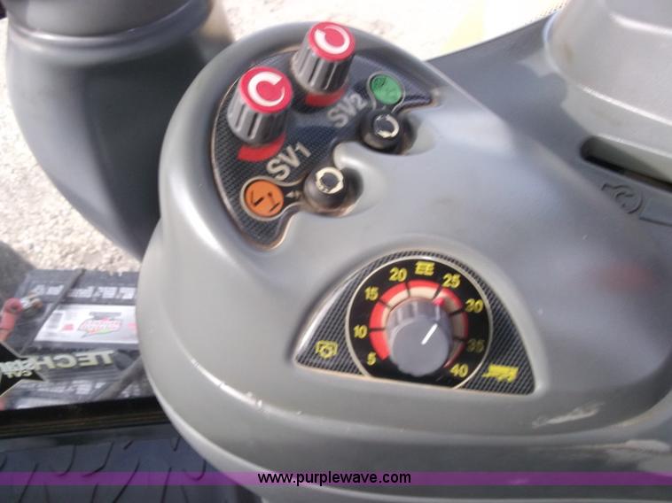 image for item B5063 2007 Challenger MT665B MFWA tractor