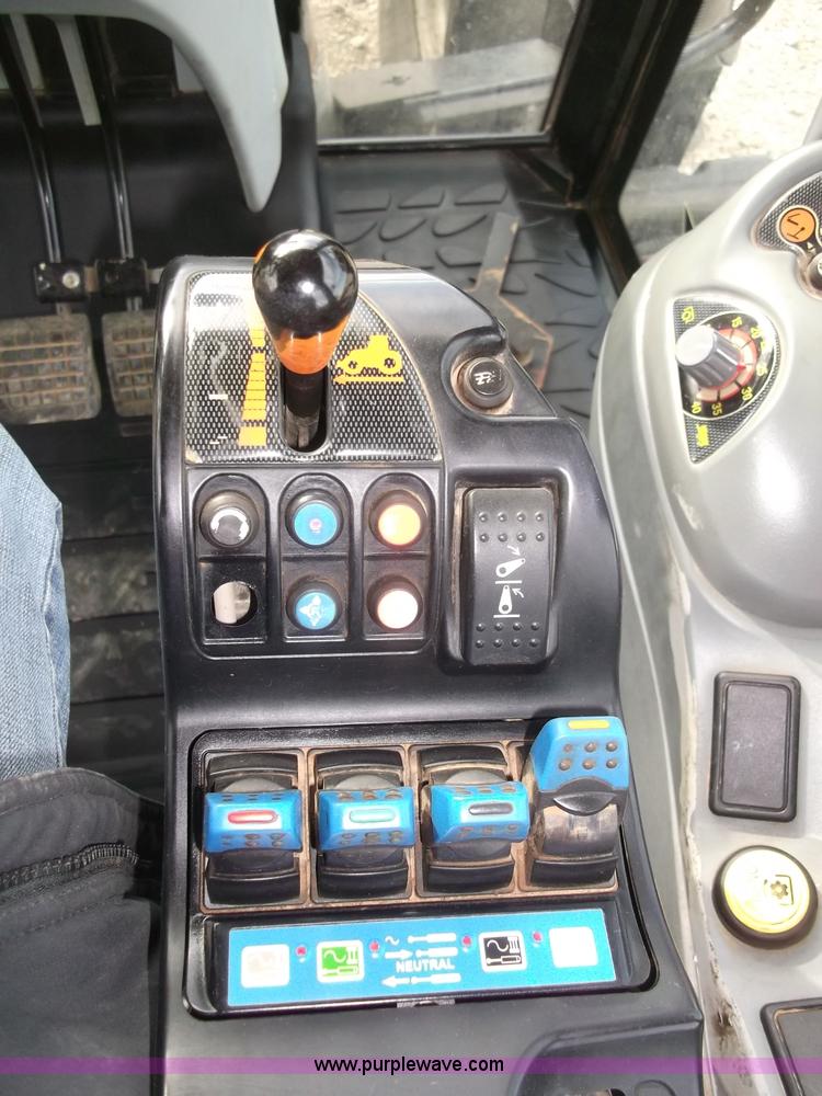 image for item B5063 2007 Challenger MT665B MFWA tractor