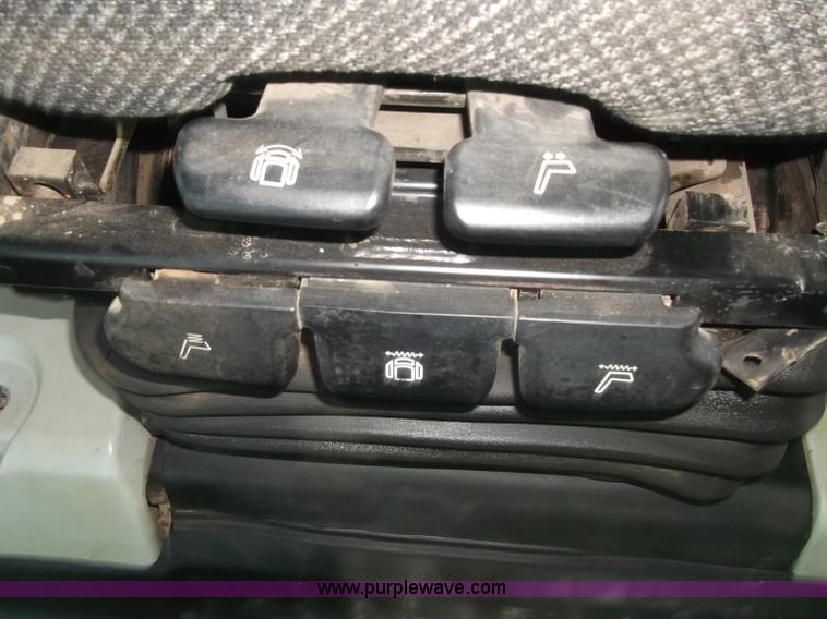 image for item B5063 2007 Challenger MT665B MFWA tractor