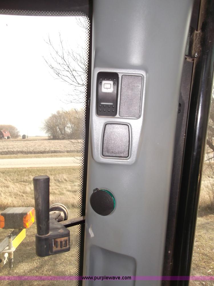 image for item B5063 2007 Challenger MT665B MFWA tractor