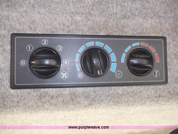 image for item B5063 2007 Challenger MT665B MFWA tractor