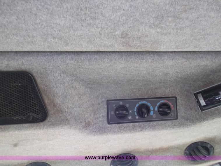 image for item B5063 2007 Challenger MT665B MFWA tractor