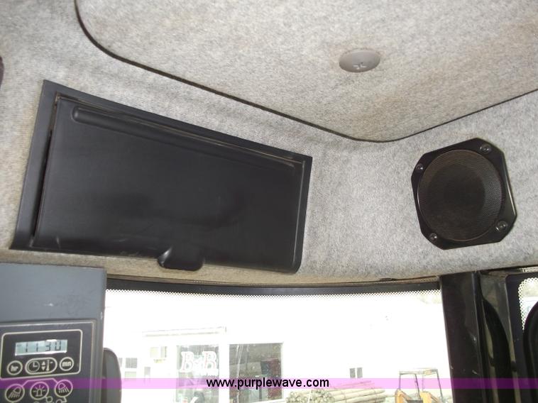 image for item B5063 2007 Challenger MT665B MFWA tractor