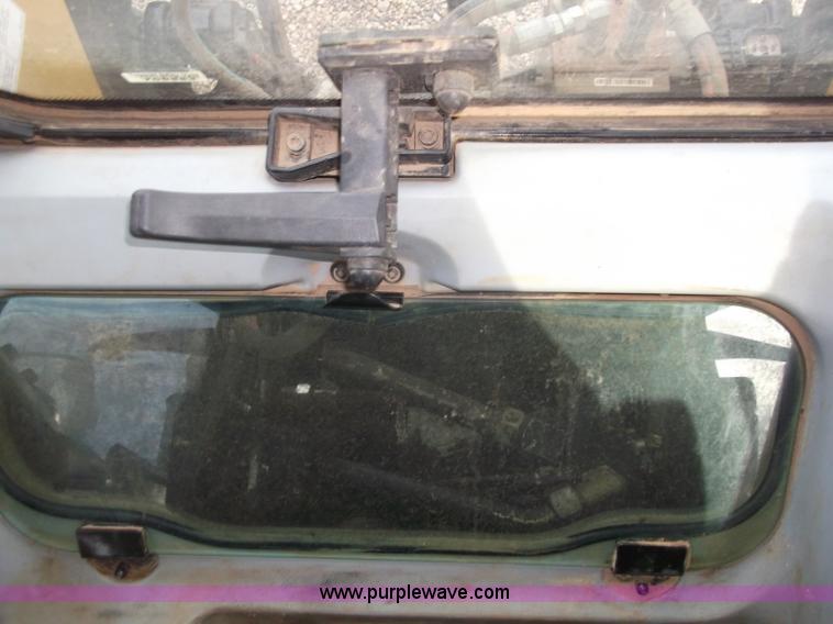 image for item B5063 2007 Challenger MT665B MFWA tractor