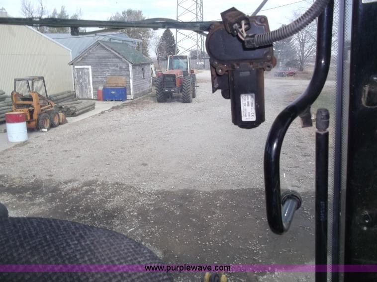 image for item B5063 2007 Challenger MT665B MFWA tractor