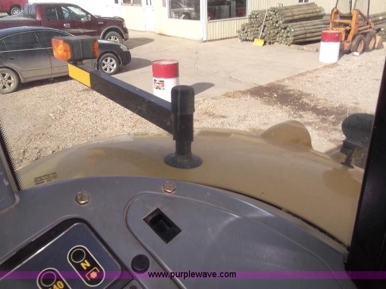 image for item B5063 2007 Challenger MT665B MFWA tractor