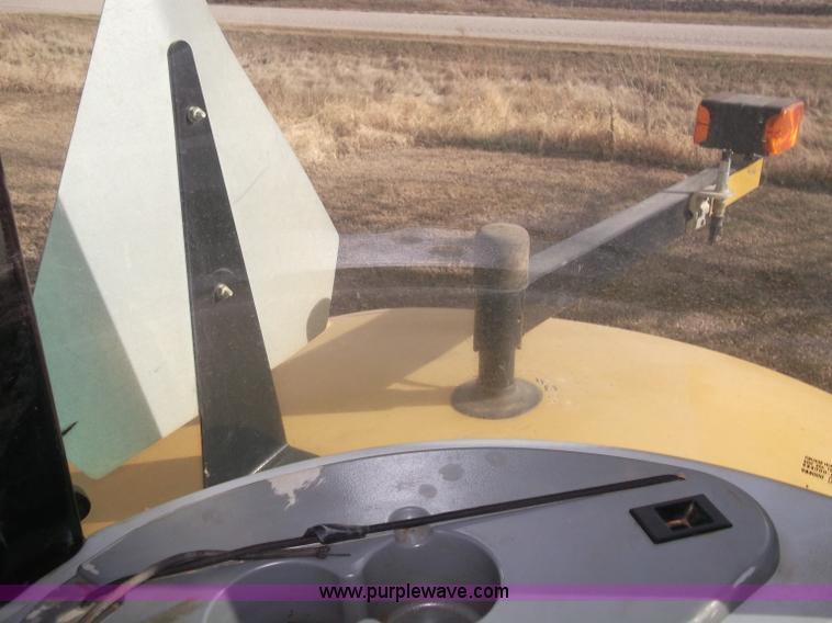 image for item B5063 2007 Challenger MT665B MFWA tractor