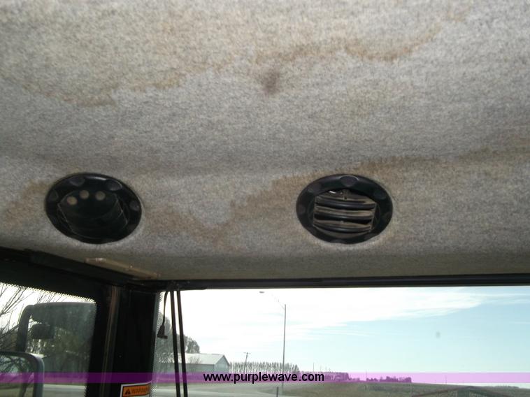 image for item B5063 2007 Challenger MT665B MFWA tractor