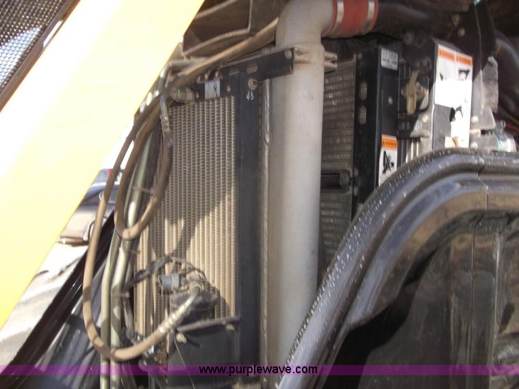 image for item B5063 2007 Challenger MT665B MFWA tractor