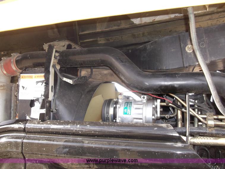 image for item B5063 2007 Challenger MT665B MFWA tractor