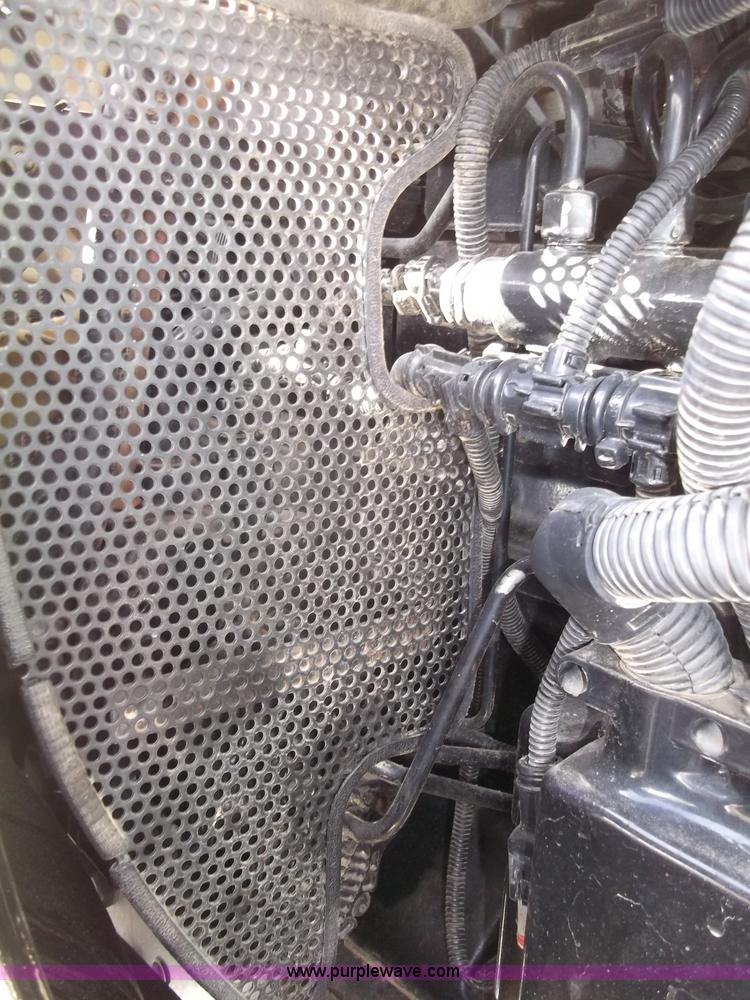 image for item B5063 2007 Challenger MT665B MFWA tractor