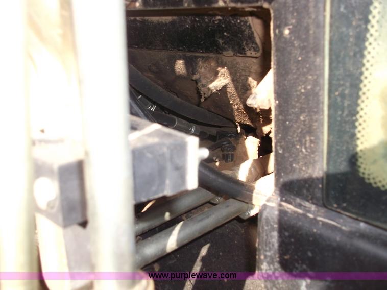 image for item B5063 2007 Challenger MT665B MFWA tractor