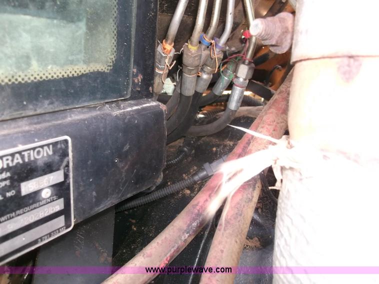 image for item B5063 2007 Challenger MT665B MFWA tractor