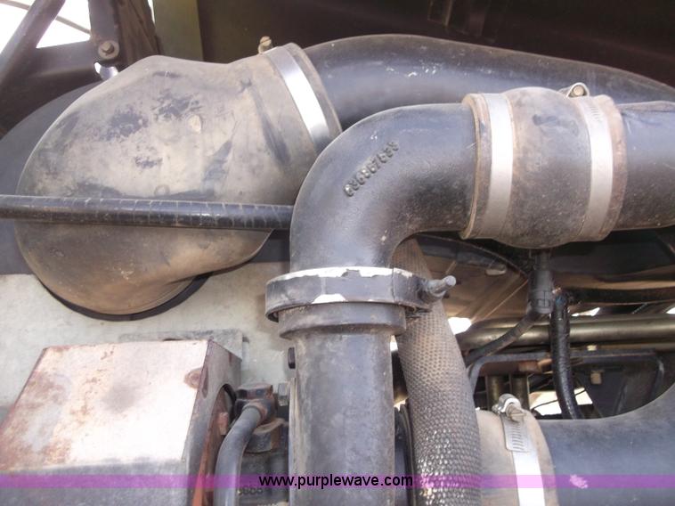 image for item B5063 2007 Challenger MT665B MFWA tractor