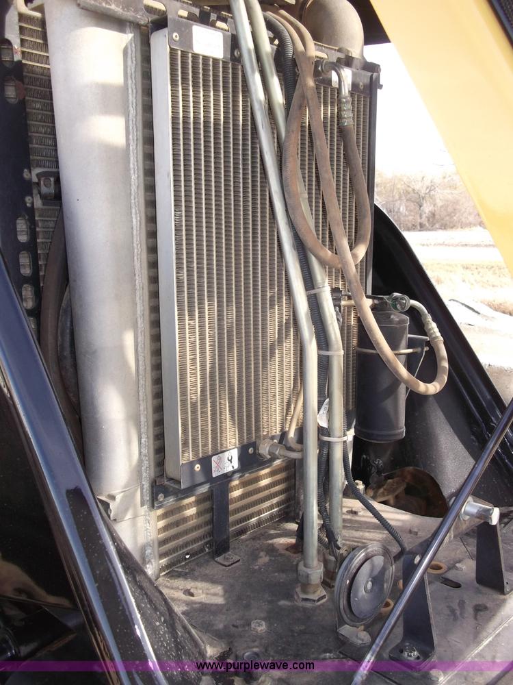 image for item B5063 2007 Challenger MT665B MFWA tractor