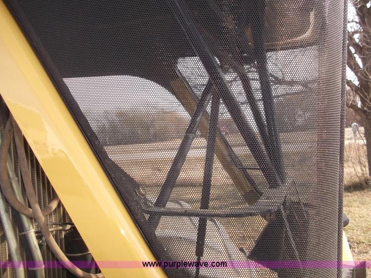 image for item B5063 2007 Challenger MT665B MFWA tractor