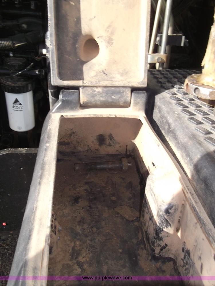 image for item B5063 2007 Challenger MT665B MFWA tractor