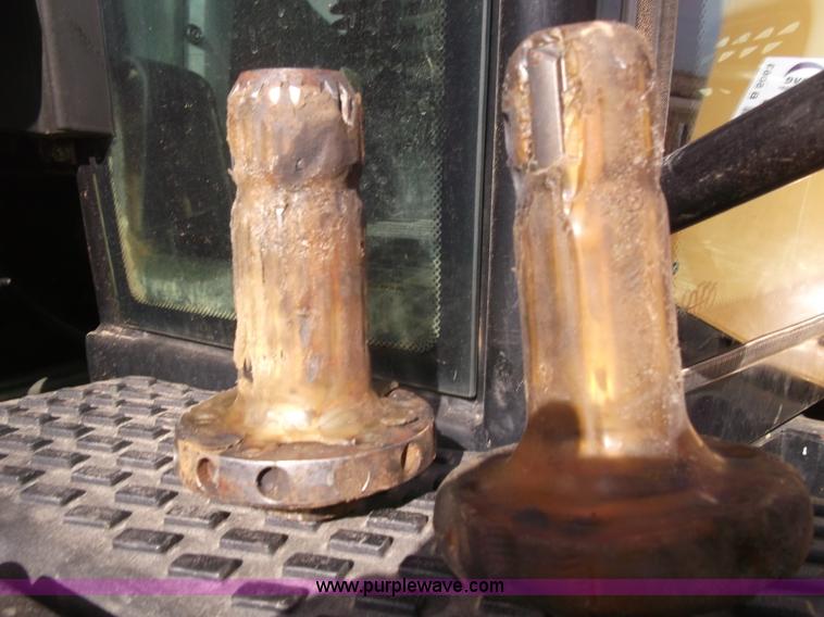 image for item B5063 2007 Challenger MT665B MFWA tractor