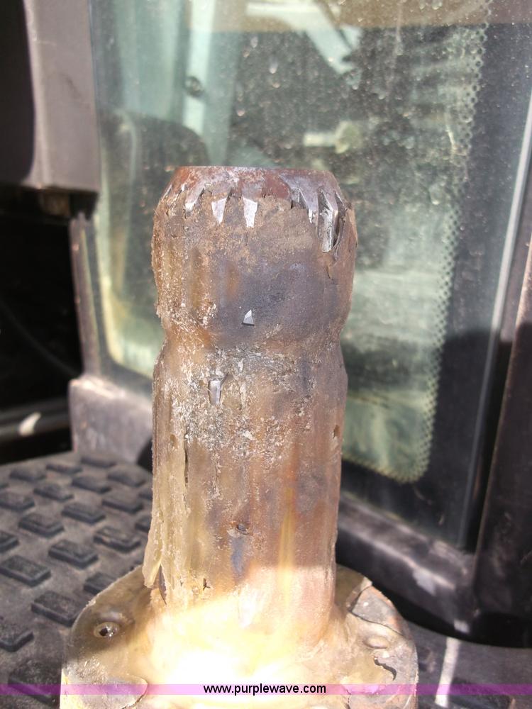 image for item B5063 2007 Challenger MT665B MFWA tractor