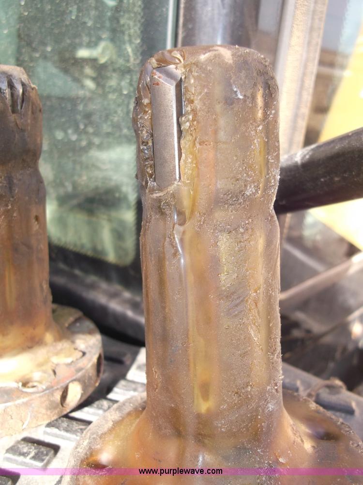 image for item B5063 2007 Challenger MT665B MFWA tractor