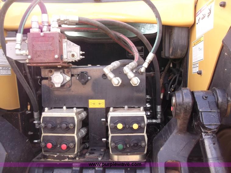 image for item B5063 2007 Challenger MT665B MFWA tractor