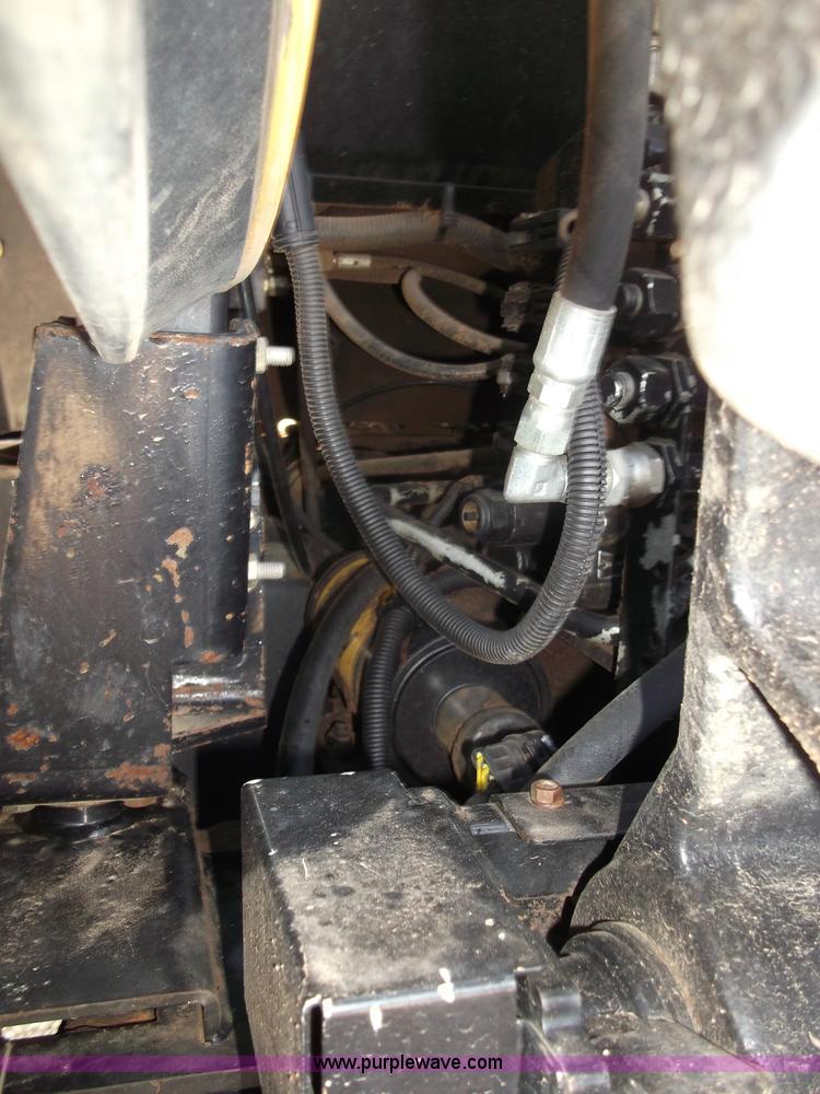 image for item B5063 2007 Challenger MT665B MFWA tractor