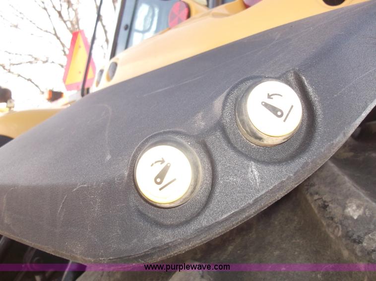 image for item B5063 2007 Challenger MT665B MFWA tractor