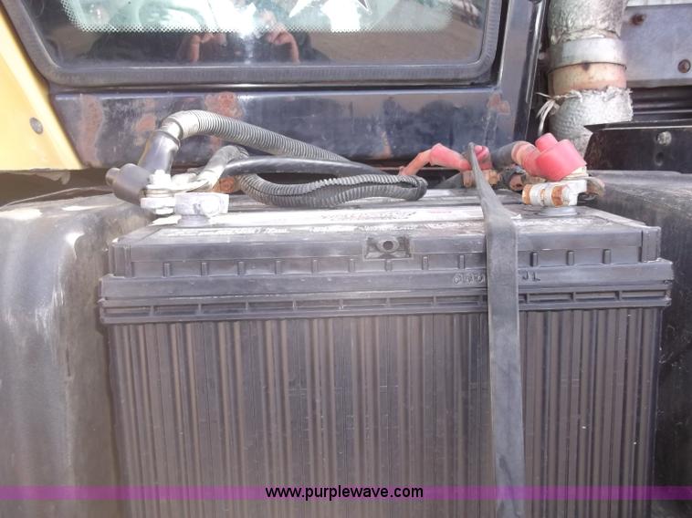 image for item B5063 2007 Challenger MT665B MFWA tractor